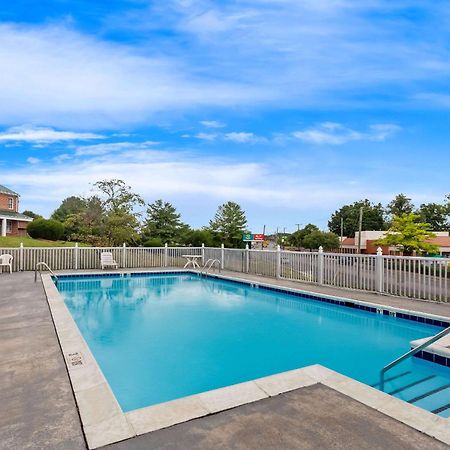 Econo Lodge Waynesboro - Skyline Drive מראה חיצוני תמונה
