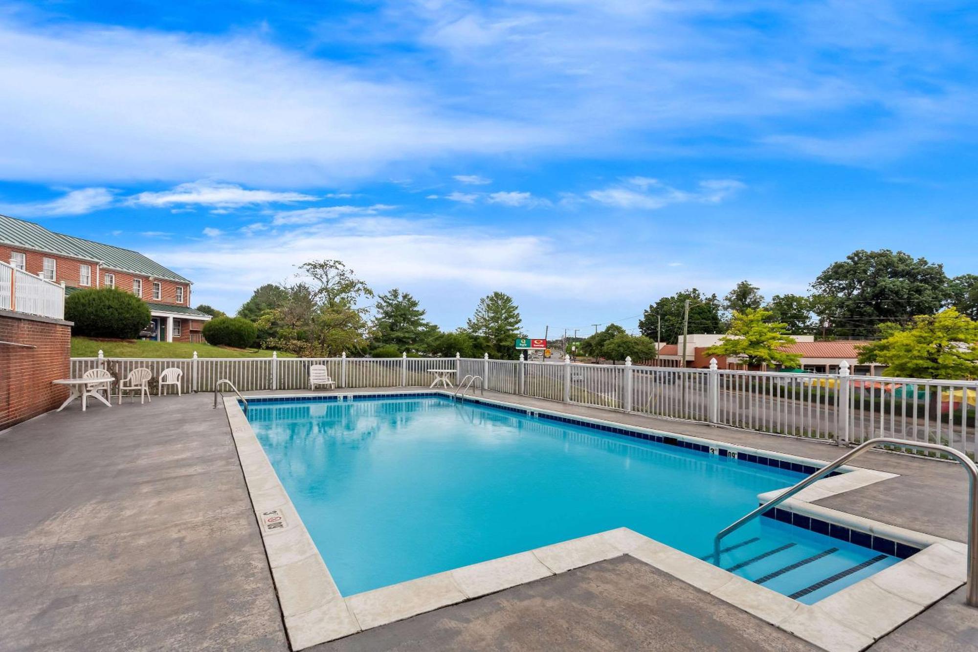 Econo Lodge Waynesboro - Skyline Drive מראה חיצוני תמונה