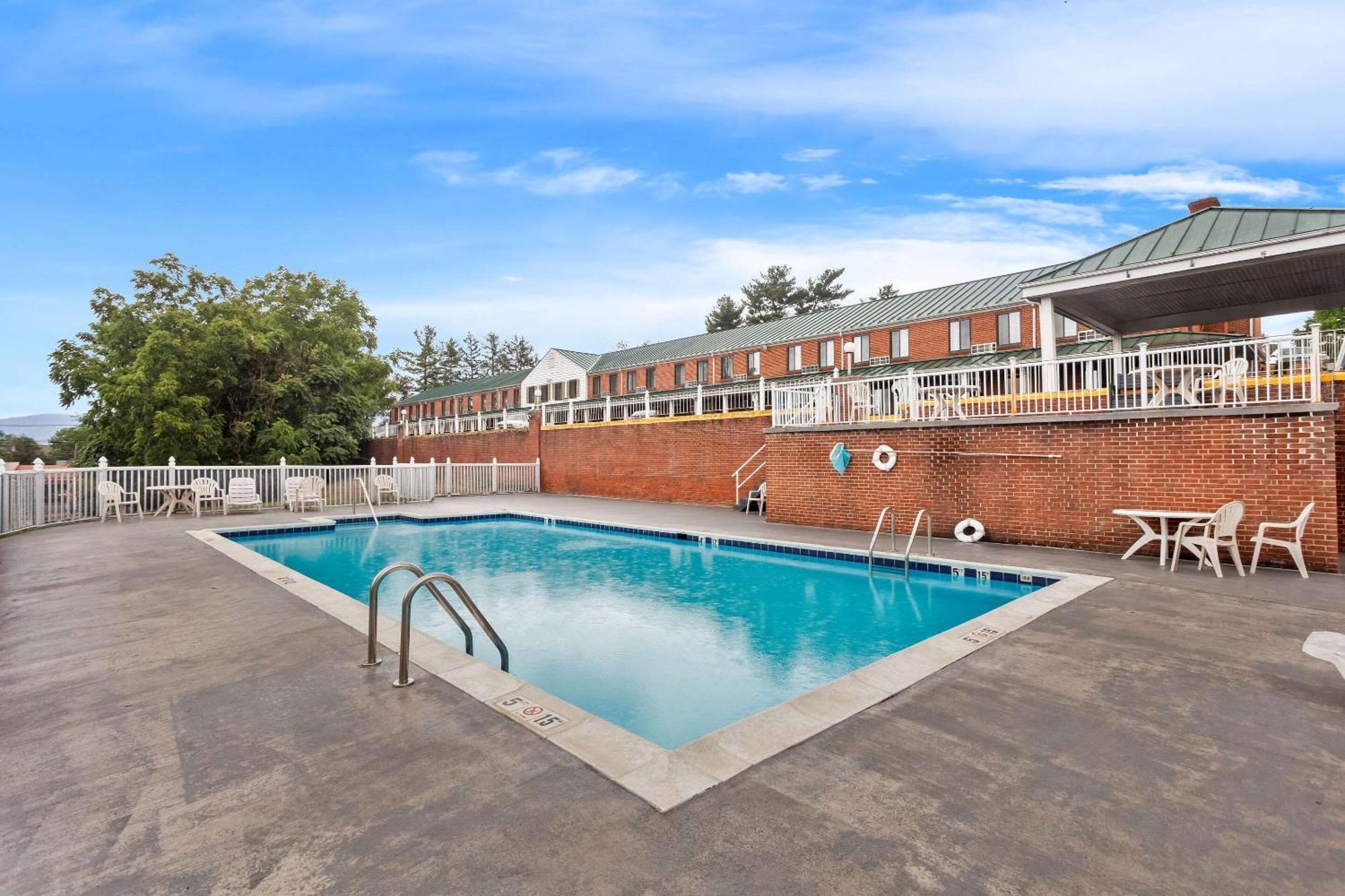 Econo Lodge Waynesboro - Skyline Drive מראה חיצוני תמונה